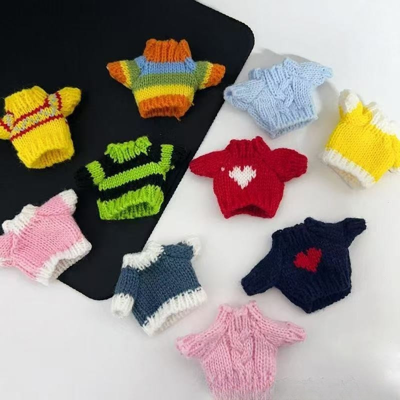 10CM doll clothes. Decorate the clothes on the cute doll to make it look even more attractive.